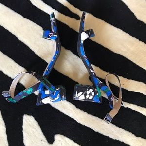 Floral print strapped sandals size 9.5